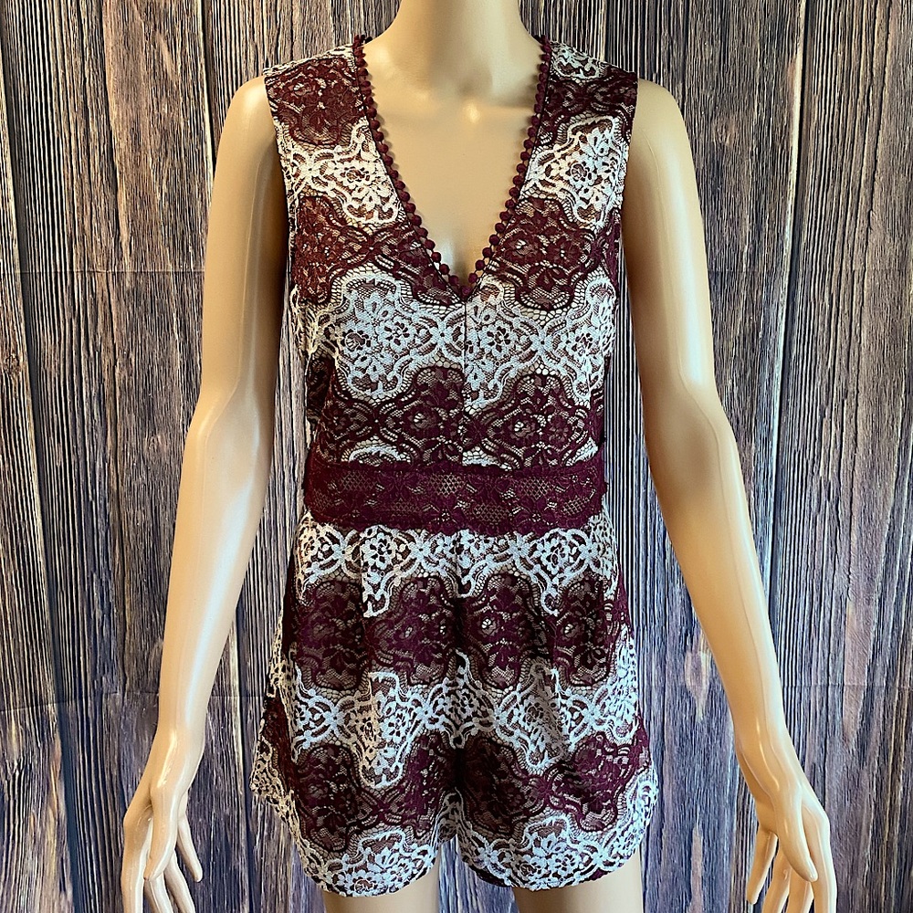 En Creme NWT size Large burgundy deep wine red cream tan floral lace romper